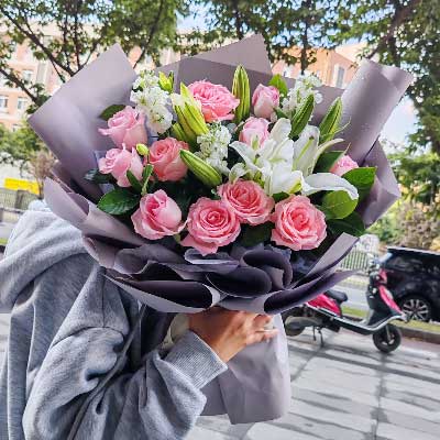 铁岭11朵戴安娜粉玫瑰百合，与你一起追逐梦想